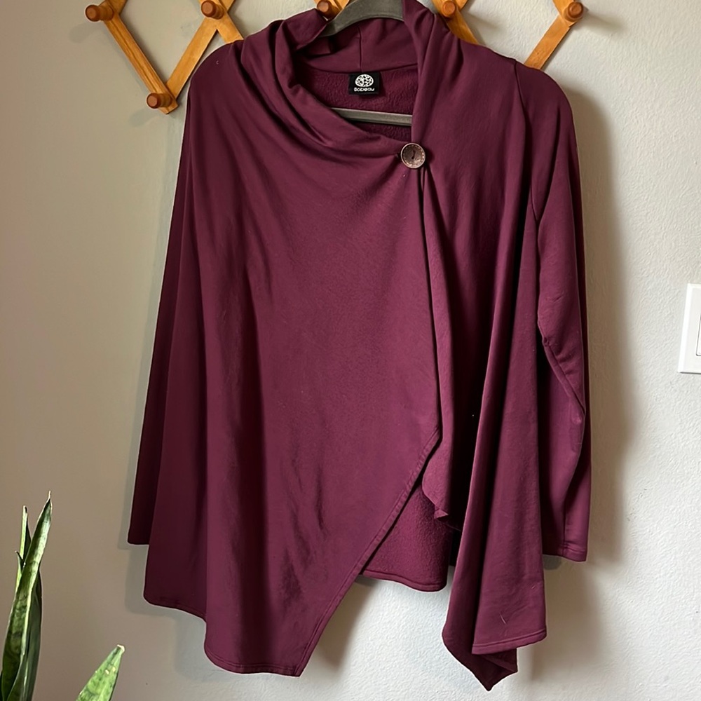 One button Long sleeve sweater cape
